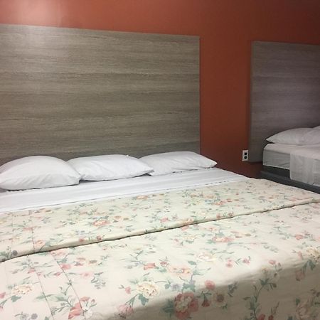Barberry Court Motel &Cabins เลคจอร์จ ภายนอก รูปภาพ