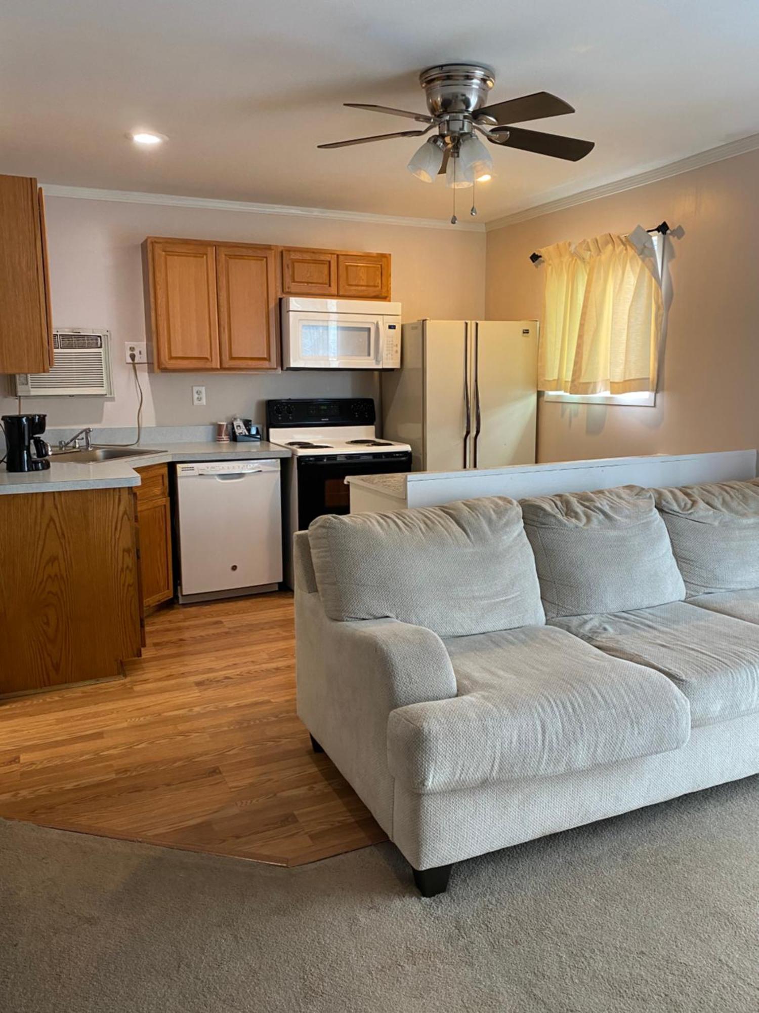 Barberry Court Motel &Cabins เลคจอร์จ ห้อง รูปภาพ