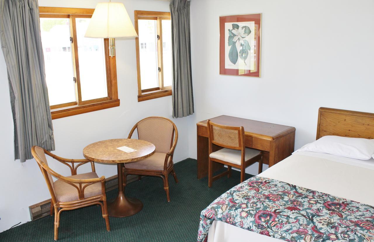 Barberry Court Motel &Cabins เลคจอร์จ ภายนอก รูปภาพ
