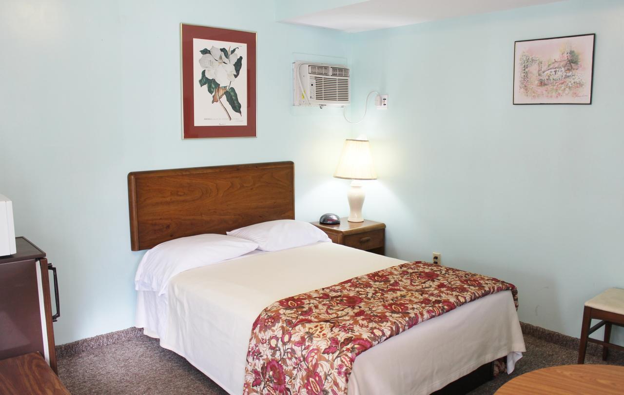 Barberry Court Motel &Cabins เลคจอร์จ ภายนอก รูปภาพ