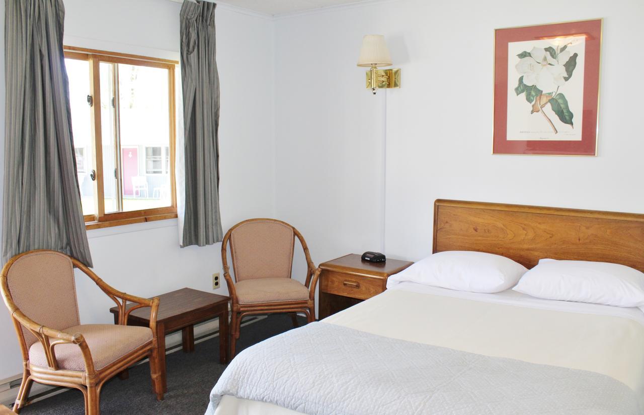 Barberry Court Motel &Cabins เลคจอร์จ ภายนอก รูปภาพ