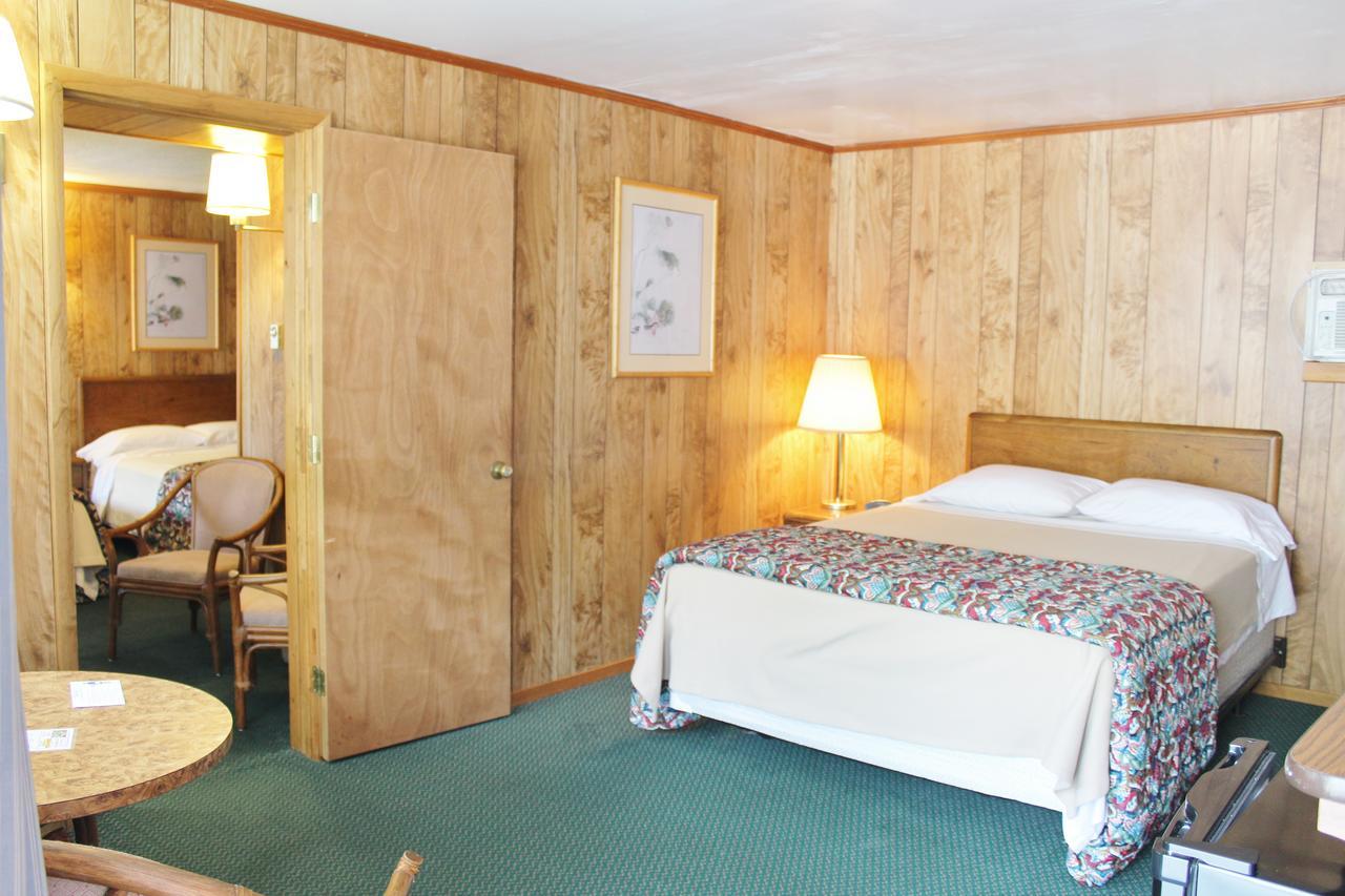 Barberry Court Motel &Cabins เลคจอร์จ ภายนอก รูปภาพ