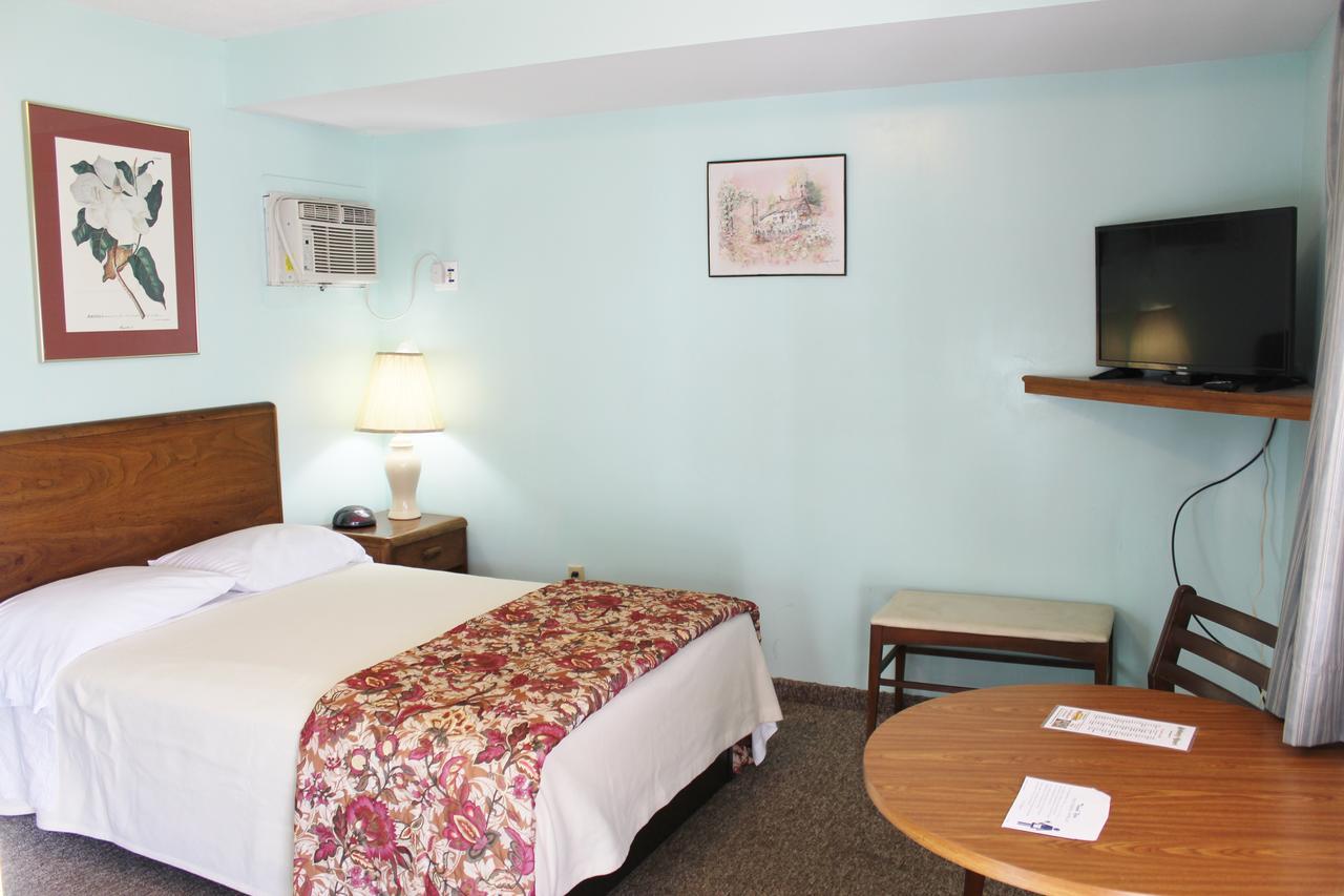 Barberry Court Motel &Cabins เลคจอร์จ ภายนอก รูปภาพ