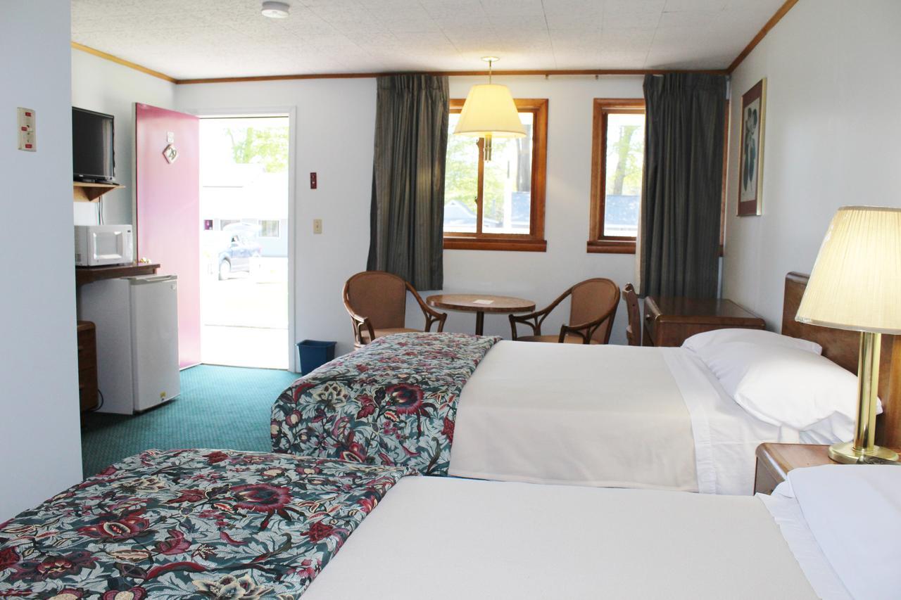 Barberry Court Motel &Cabins เลคจอร์จ ภายนอก รูปภาพ