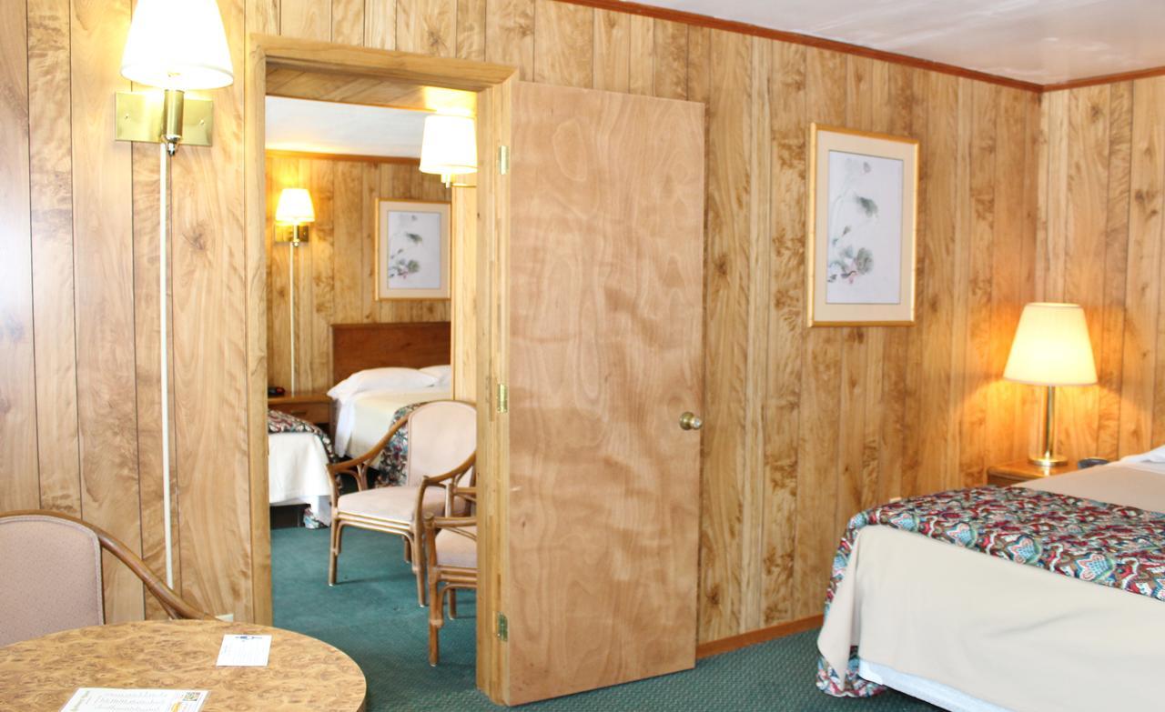 Barberry Court Motel &Cabins เลคจอร์จ ภายนอก รูปภาพ