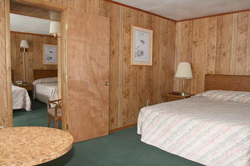 Barberry Court Motel &Cabins เลคจอร์จ ภายนอก รูปภาพ