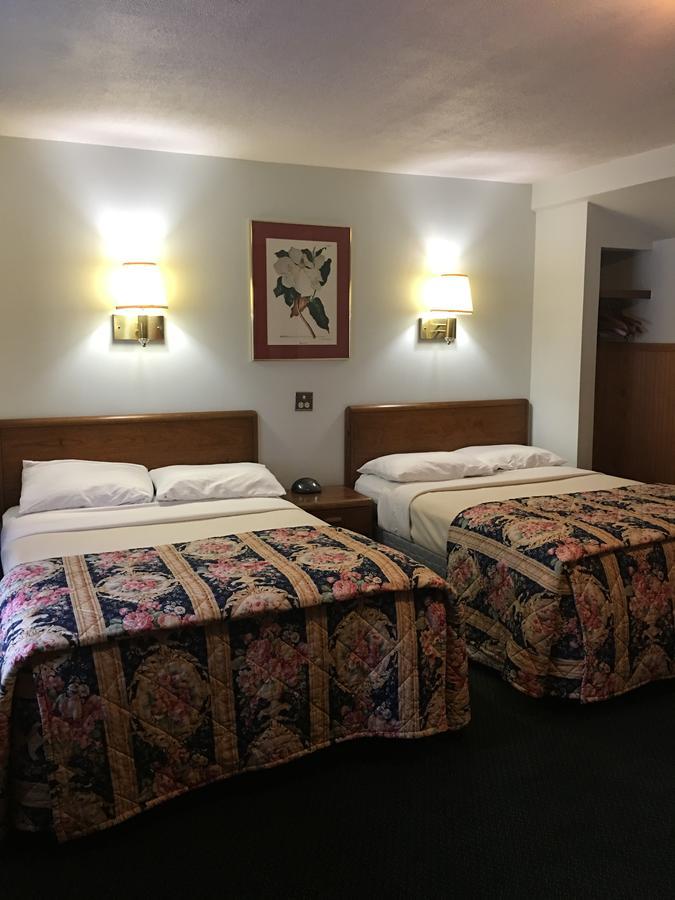 Barberry Court Motel &Cabins เลคจอร์จ ภายนอก รูปภาพ