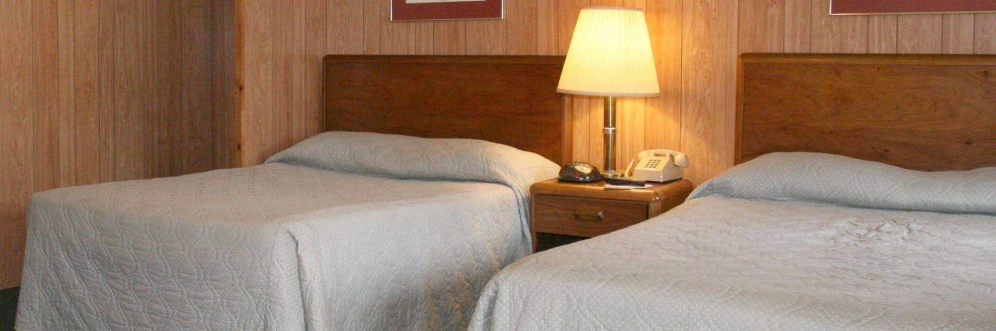 Barberry Court Motel &Cabins เลคจอร์จ ภายนอก รูปภาพ